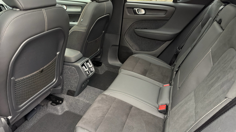 Volvo XC40 2.0 B4P Ultra Dark 5dr Auto Petrol Estate